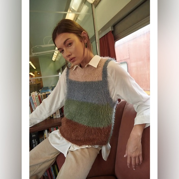 Furry Knit Colorblock Sweater Vest in Green-Brown - Picture 3 of 9